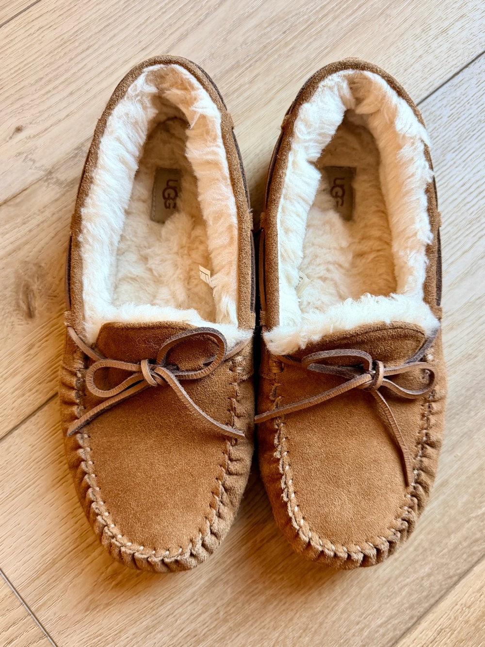 UGG Dakota Bow Moccasin Slippers Chestnut Size 6